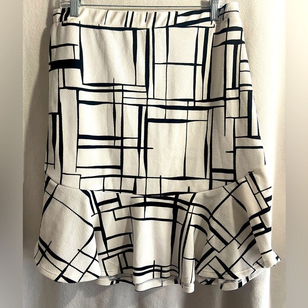 Pleione Geometric Black and White Women's Skirt. Size Large